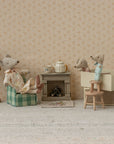 Twins, Baby mice in matchbox