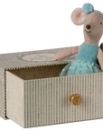 Dance mouse in daybed, Little sister