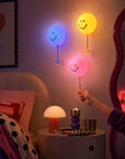 Veilleuse enfant Bubbly Light Smiley World jaune MOB, design inspiré d'un ballon