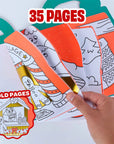 Livre de coloriage et stickers de Noël OMY avec 5 crayons de cire, mise en situation