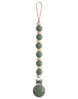 Attache-sucette bébé Luna Dried Thyme vert Mushie, teinte thym séché, pince en silicone