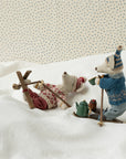 Souris en hiver et sa paire de skis, Maman - Rouge