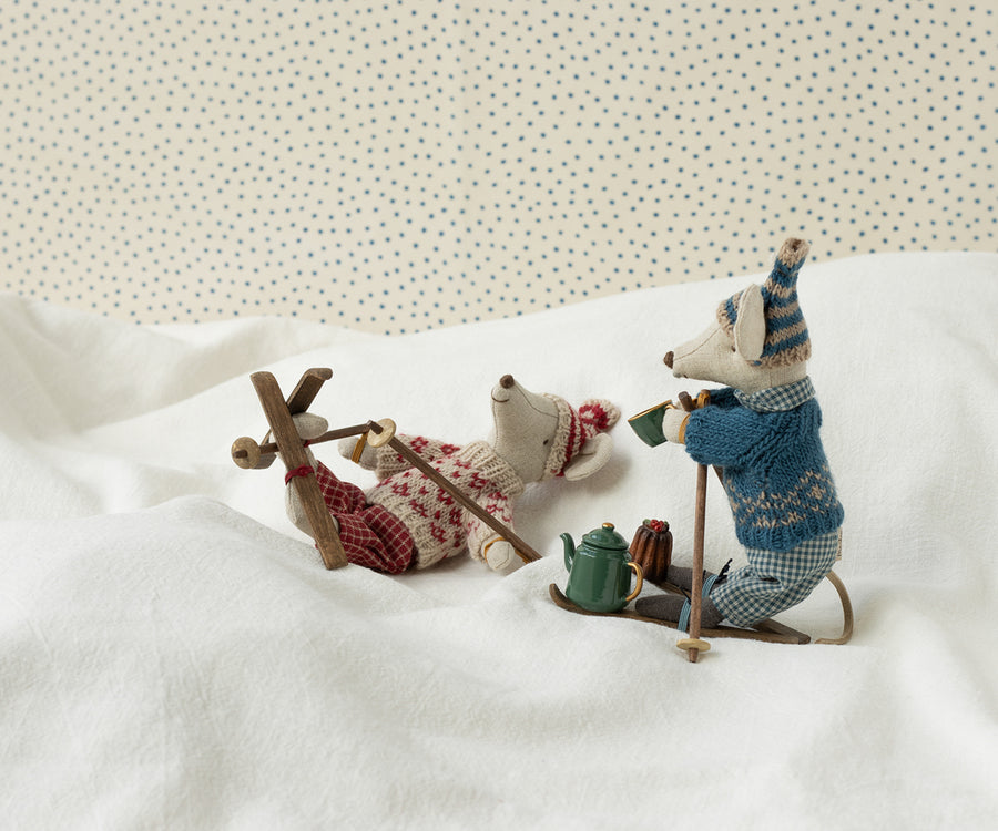 Souris en hiver et sa paire de skis, Maman - Rouge