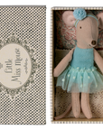 Dance mouse in daybed, Little sister