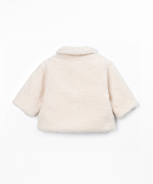 Manteau Sketches Play Up beige, ouverture frontale à boutons en bois, doublure en maille