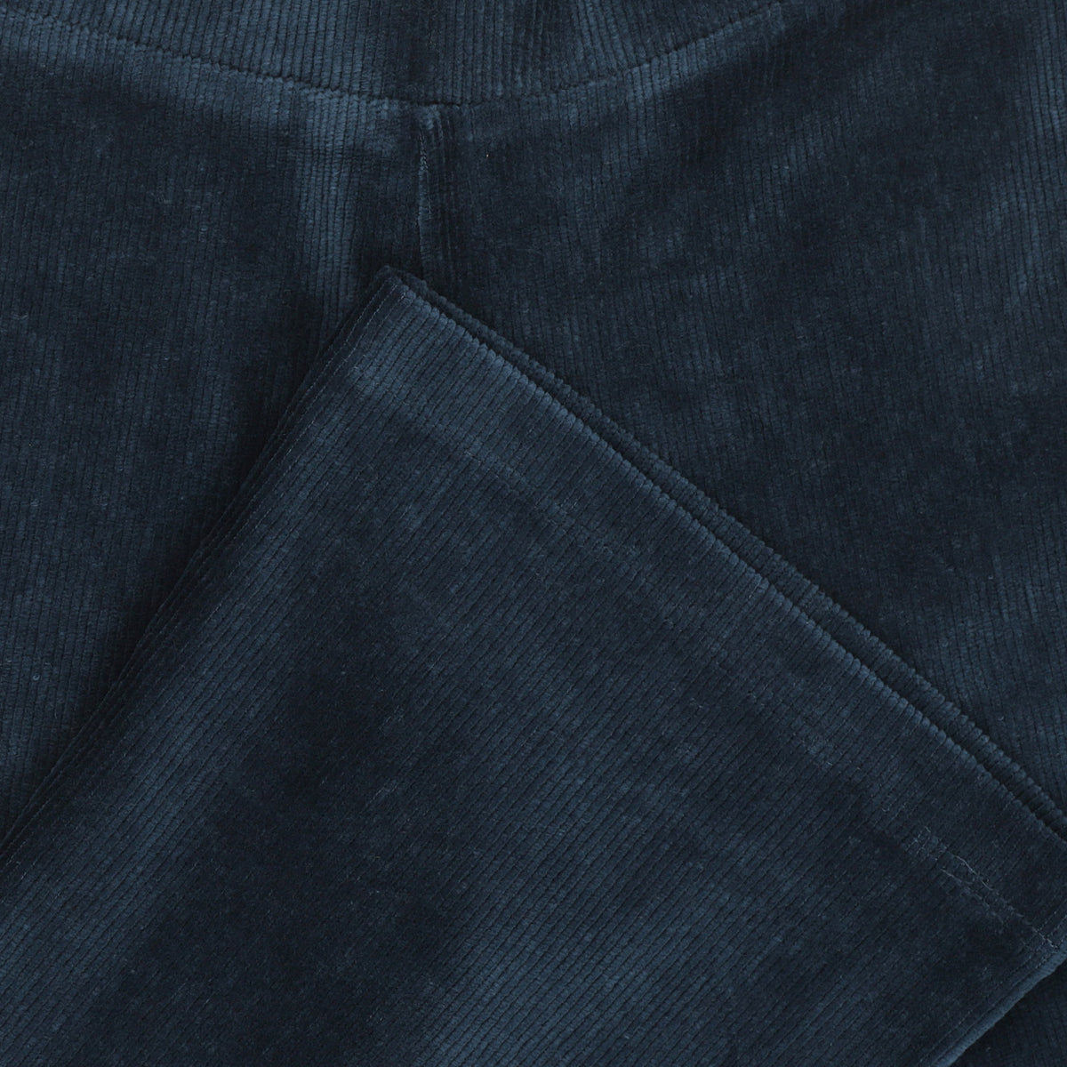 Legging enfant évasé Elaine bleu Blue Wing Teal Tumble ’N Dry, détail du velours côtelé