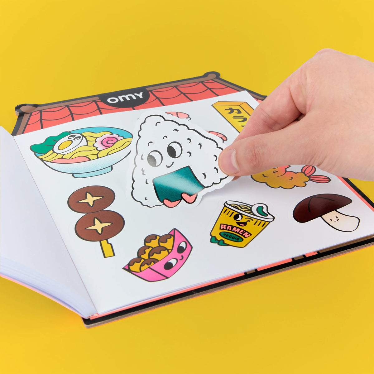 Carnet de coloriage sushi kawaii Sushi Shop OMY avec stickers, autre angle