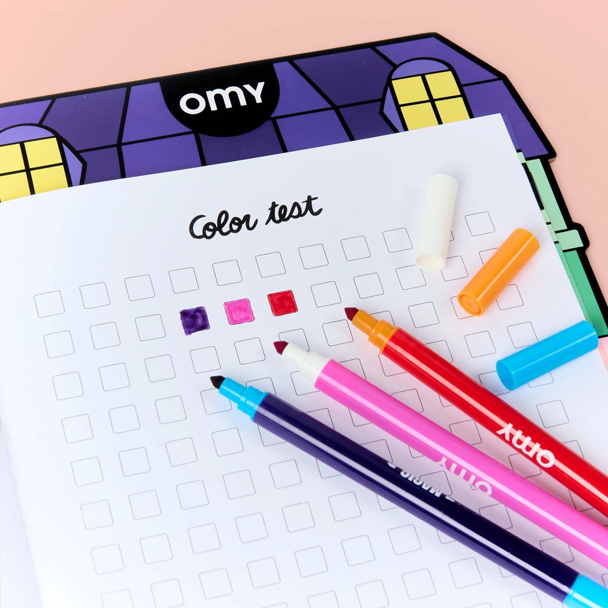 Carnet de coloriage boulangerie French Baguette OMY avec stickers, mise en situation