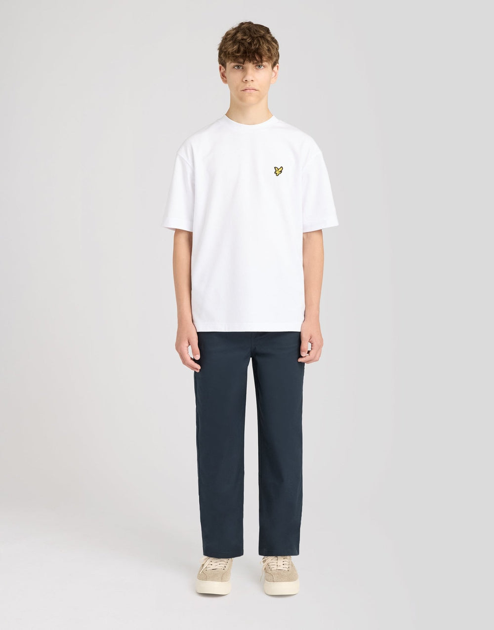 Pantalon garçon Every Day Dark Navy Lyle &amp; Scott, porté vu de face
