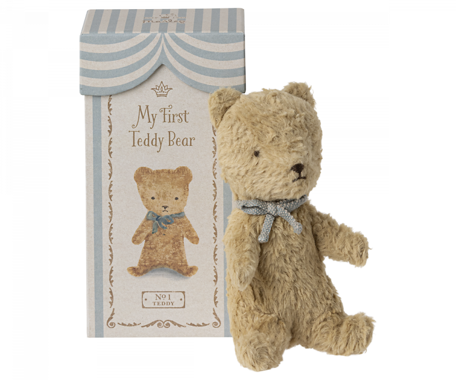 My first teddy - Sand