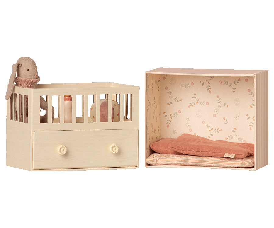 Baby room w. Micro bunny